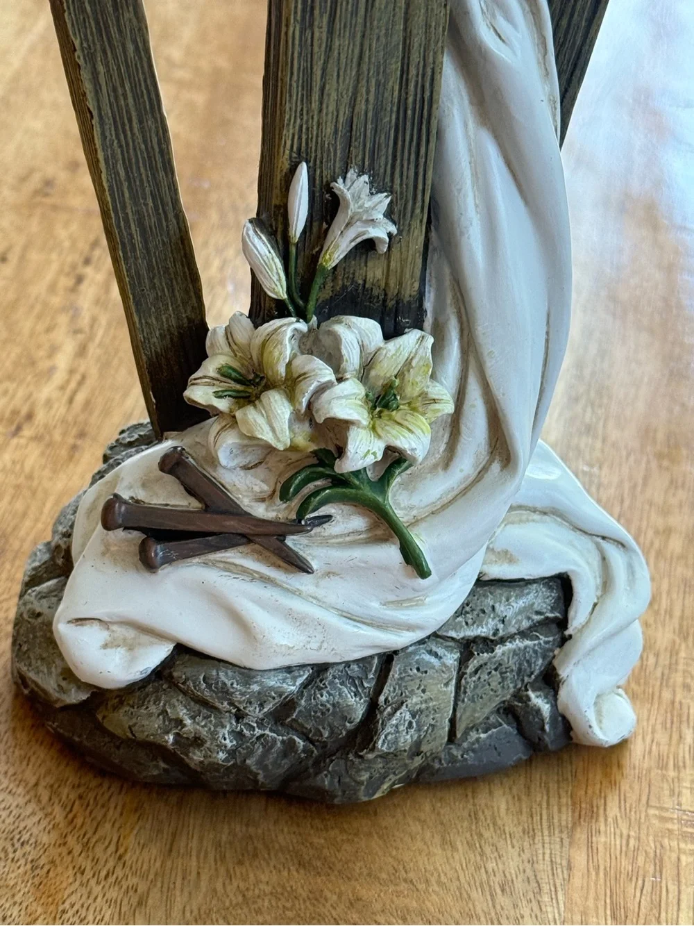 Easter Calvary Three Crosses Figurine Crown of Thorns Shroud Lilies 9.5
